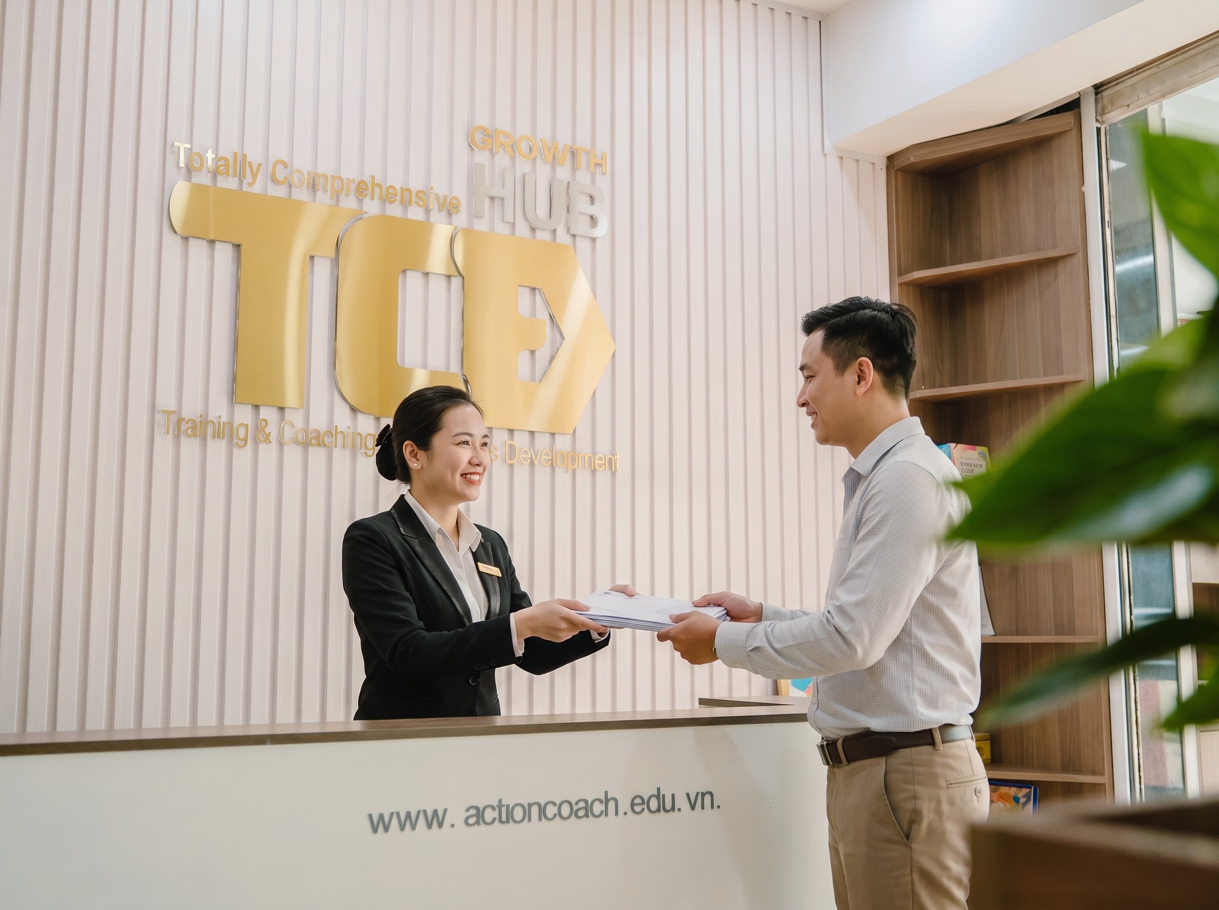 Khu vực tiếp khách tại văn phòng TCBD Growth Hub