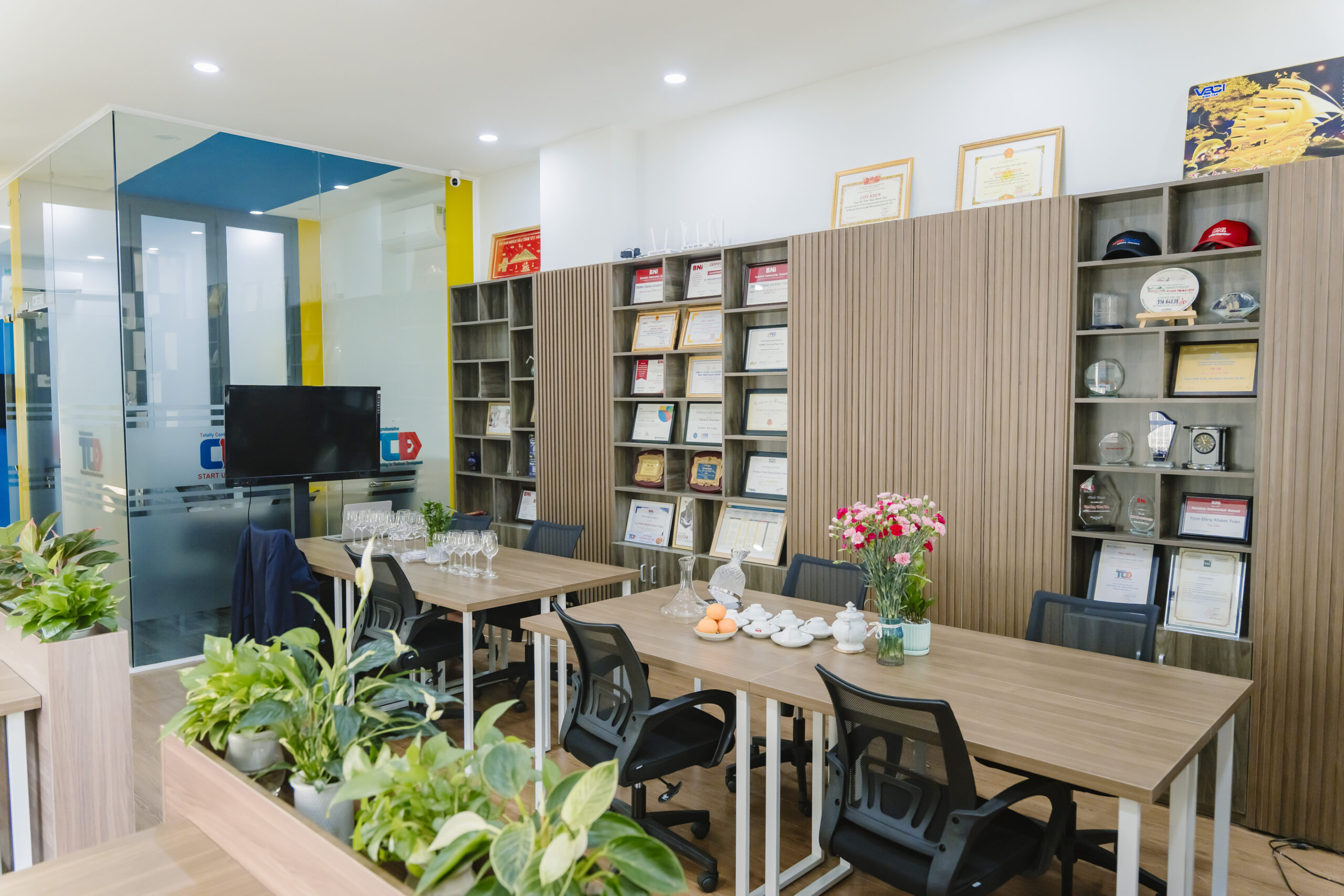 Khu vực chỗ ngồi làm việc chung tại TCBD Growth Hub